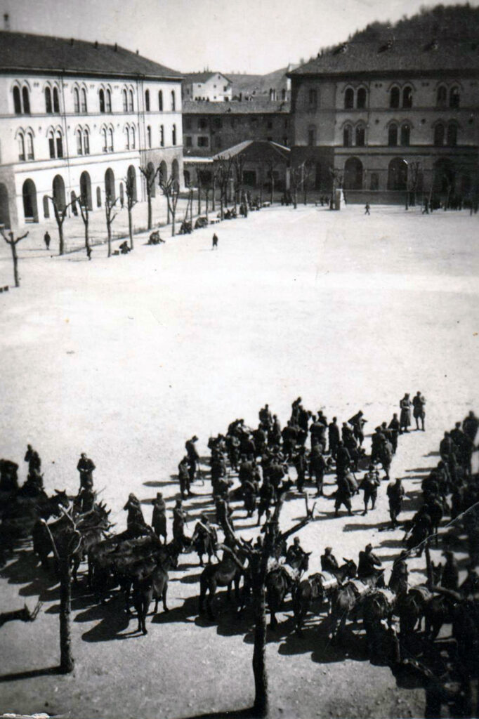 2 aprile 1941 - Caserma Passalacqua, preparativi per la partenza (Archivio Marucchi)